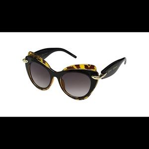 Betsey Johnson Sunglasses 🕶
